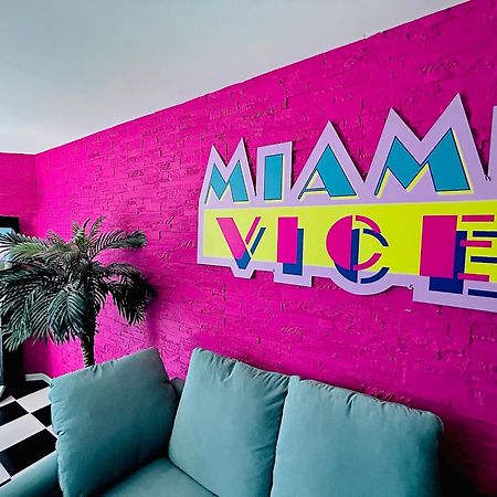 Capsule Miami Vice - Jacuzzi - Billard - Ecran Cinema & Netflix - Ping-Pong - Nintendo & Jeux- Liévin Exterior foto