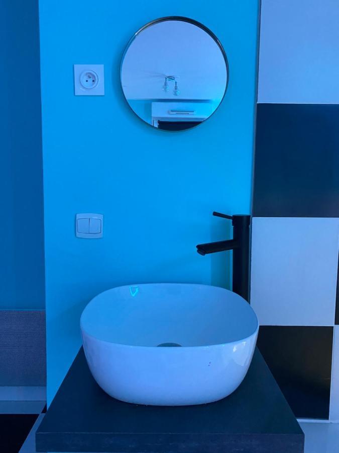 Capsule Miami Vice - Jacuzzi - Billard - Ecran Cinema & Netflix - Ping-Pong - Nintendo & Jeux- Liévin Exterior foto