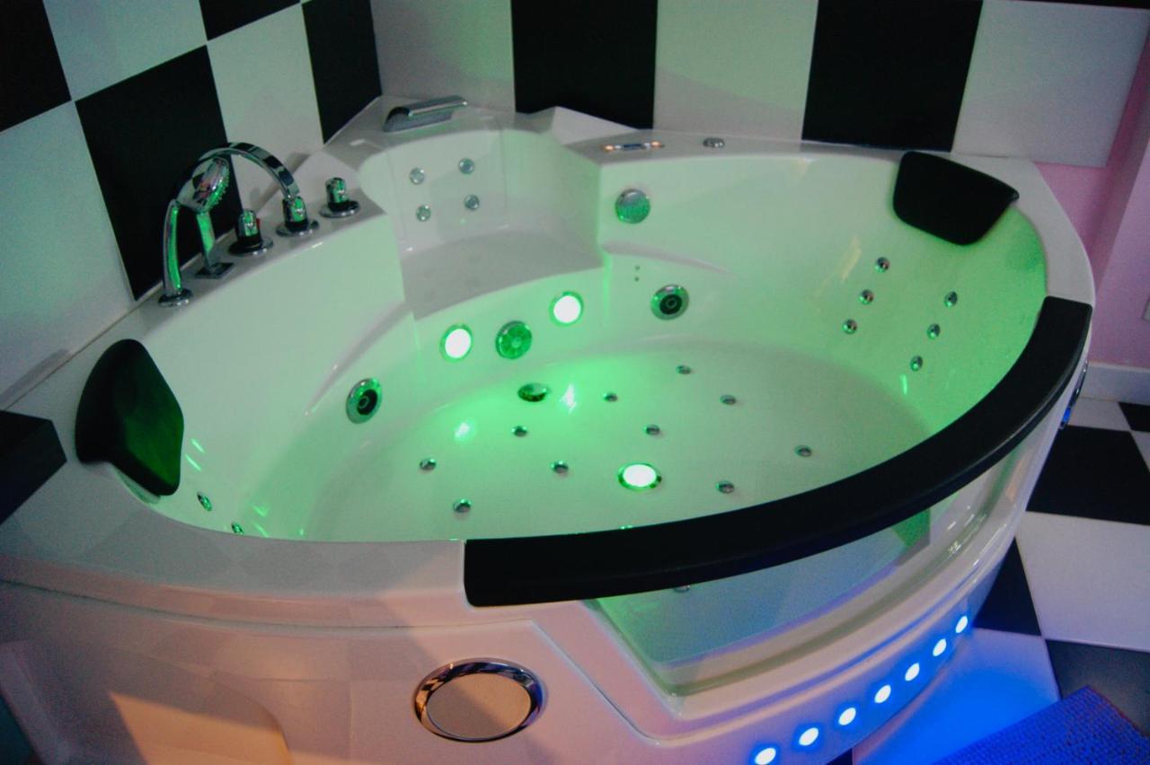 Capsule Miami Vice - Jacuzzi - Billard - Ecran Cinema & Netflix - Ping-Pong - Nintendo & Jeux- Liévin Exterior foto